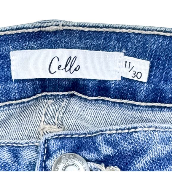 Cello- Light Wash Distressed Cut-Off Stretchy Jeans - Size 11/30 - Picture 5 of 6